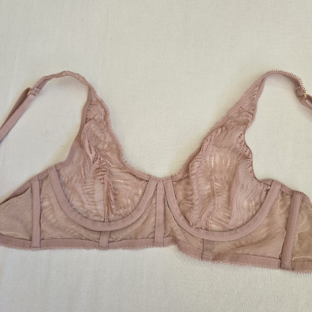 Victoria's Secret Plunge Underwire Bra Lace Pink Size 34B - Picture 7 of 11